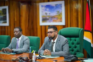 PRESIDENT ALI MEETS WITH US SENATOR DODD TO DISCUSS OAS SUMMIT